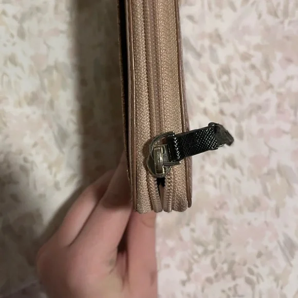 ROSE GOLD KATE SPADE ♠️ WALLET - Picture 5 of 6